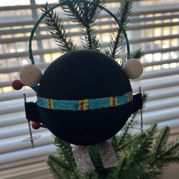 Pier 1 Penguin Glitter Ornament Skiing Scarf Whimsical - Picture 6 of 8